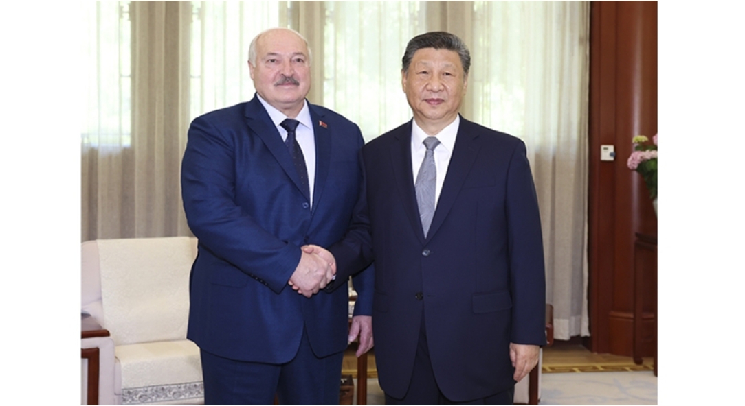 习近平会见白俄罗斯总统卢卡申科